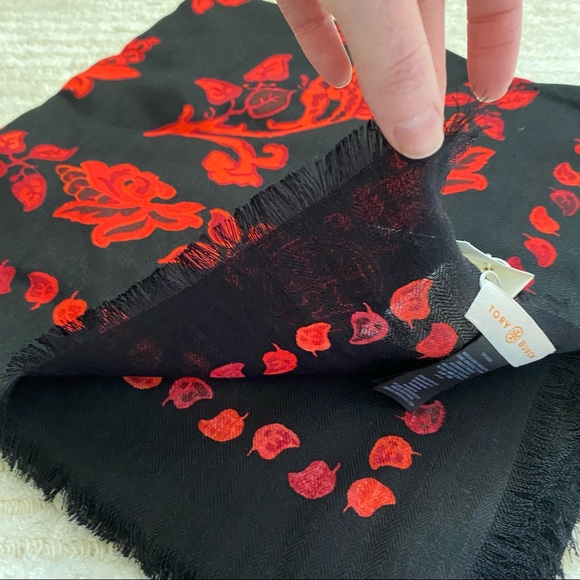 NWT Tory Burch Black Mountain Paisley oversized scarf - Picture 7 of 8